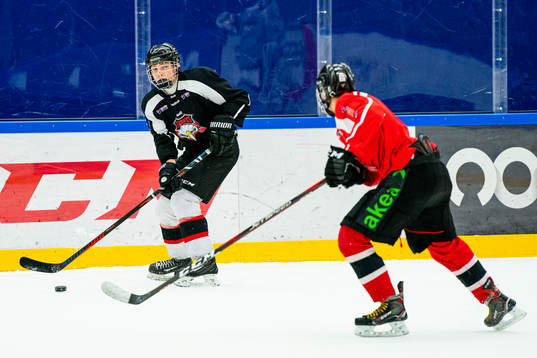 under en ishockeyträning med Malmö Redhawks J18/20