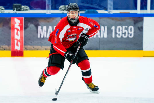 under en ishockeyträning med Malmö Redhawks J18/20
