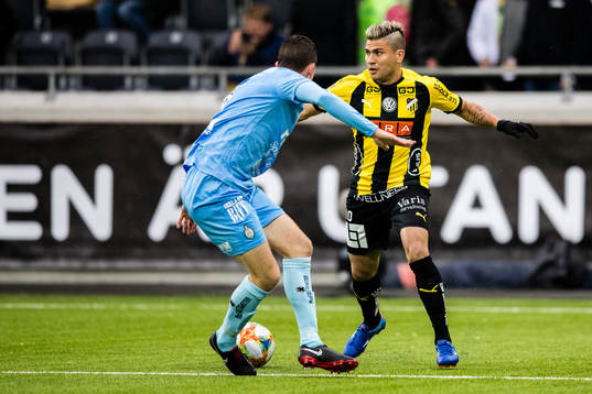Häckens Paulinho och AFC Eskilstunas Jesper Björkman