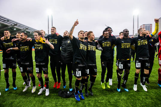 Häckens spelare jublar