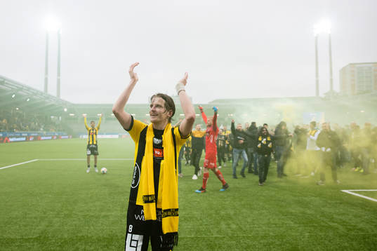 Häckens Erik Friberg jublar