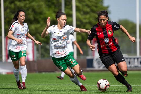 Brommapojkarnas Tempest-Marie Norlin och Assis Rebekah
