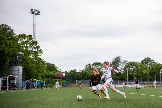 s Malin Broberg och Kvarnsvedens Michaela Hermansson
