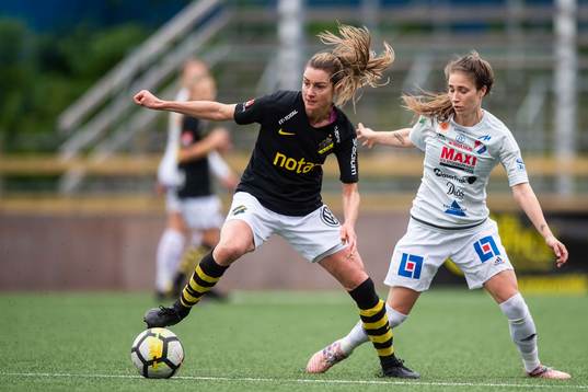 s Madeleine Tegström och Kvarnsvedens Agnes Dahlström