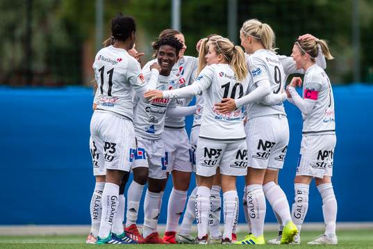Kvarnsvedens Beatrice Gärds jublar med lagkamrater