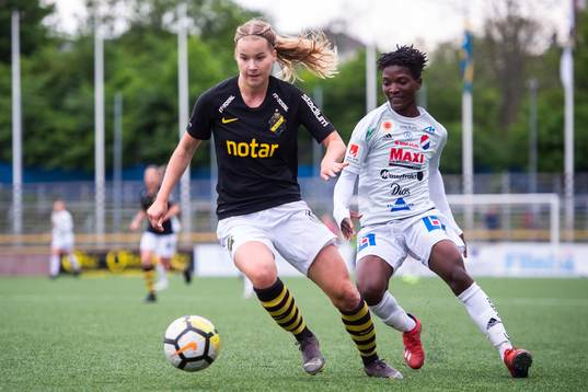 s Eva Nyström och Kvarnsvedens Temwa Chawinga