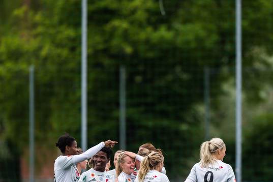 Kvarnsvedens Beatrice Gärds jublar med lagkamrater