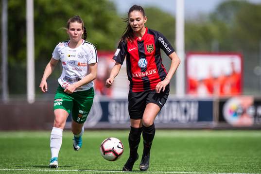 Assis Sanna Yliantilla och  Brommapojkarnas Filippa Wallén