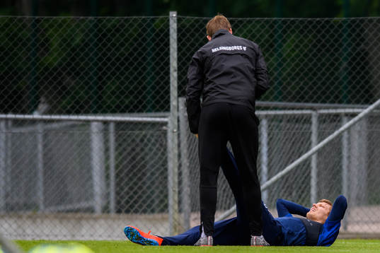 Andri Runar Bjarnason avbryter trängen med en skada