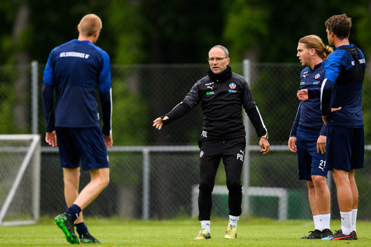 Tränare Per-Ola Ljung och Charlie Weberg