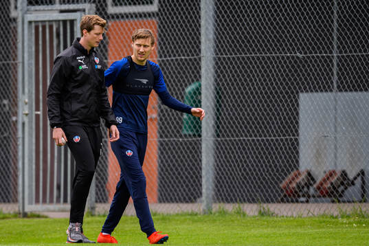 Andri Runar Bjarnason avbryter trängen med en skada här
