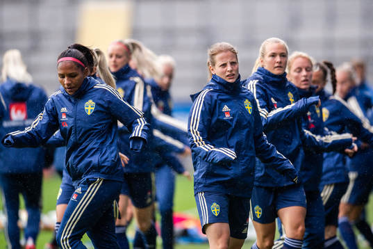 Madelen Janogy and Anna Anvegård of Swedish women national