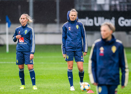 Julia Roddar and Fridolina Rolfö of Swedish women national