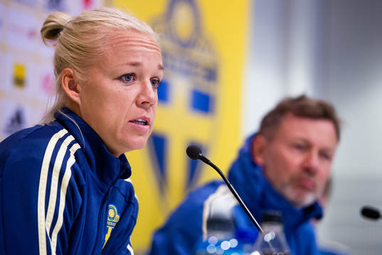 Caroline Seger and head coach Peter Gerhardsson of Swedish