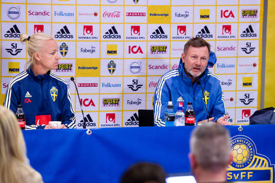 Caroline Seger and head coach Peter Gerhardsson of Swedish