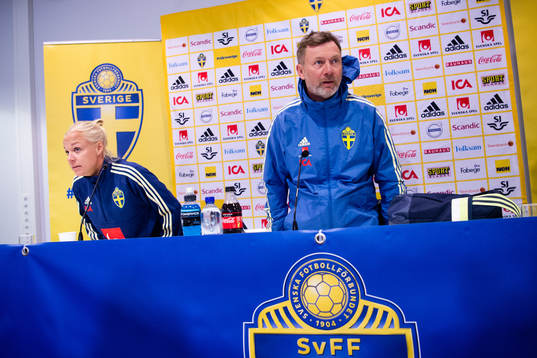 Caroline Seger and head coach Peter Gerhardsson of Swedish