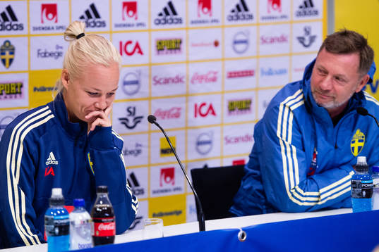 Caroline Seger and head coach Peter Gerhardsson of Swedish