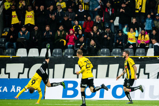 Häckens Alexander Faltsetas jublar