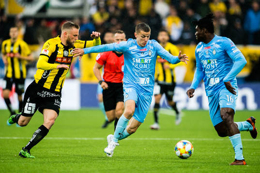 Häckens Alexander Faltsetas och AFC Eskilstunas Ivan Bobko
