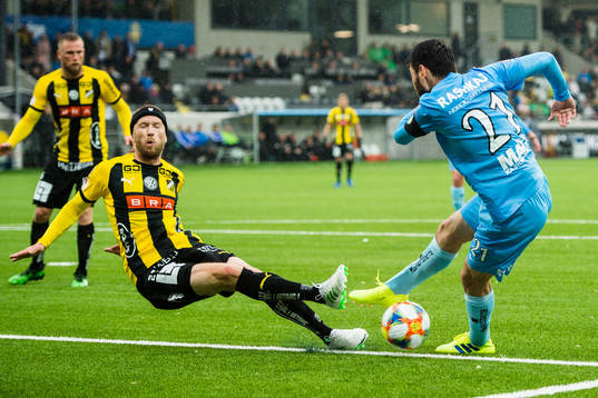 Häckens Rasmus Lindgren och AFC Eskilstunas Anel Rashkaj