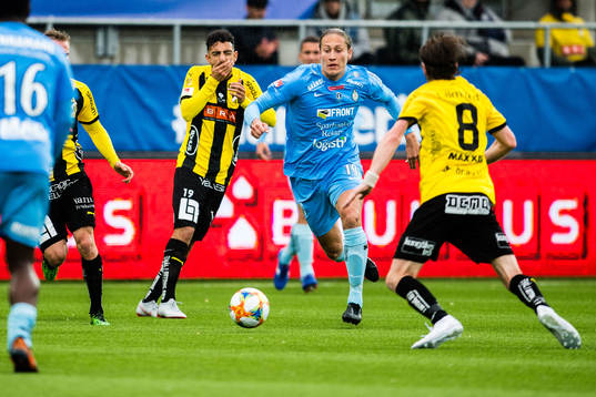 AFC Eskilstunas Felix Michel Melki och Häckens Daleho