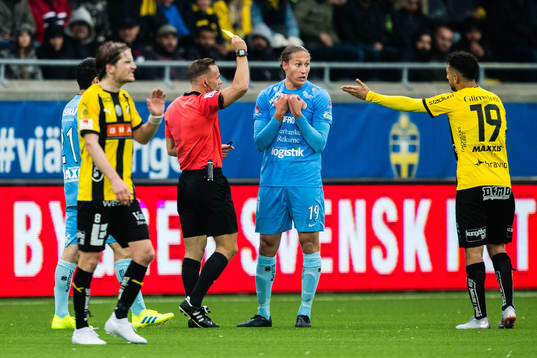 AFC Eskilstunas Felix Michel Melki varnas
