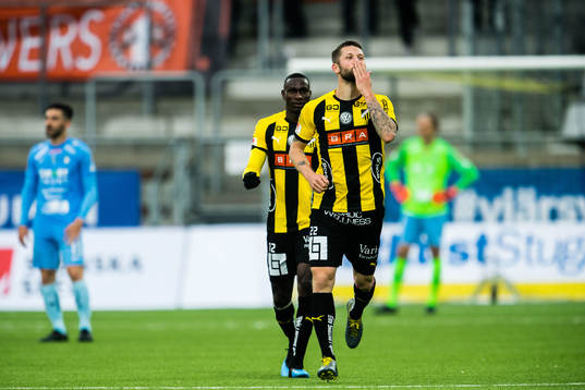 Häckens Joona Toivio jublar
