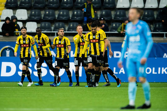 Häckens spelare jublar