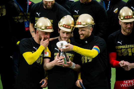 Häckens spelare jublar