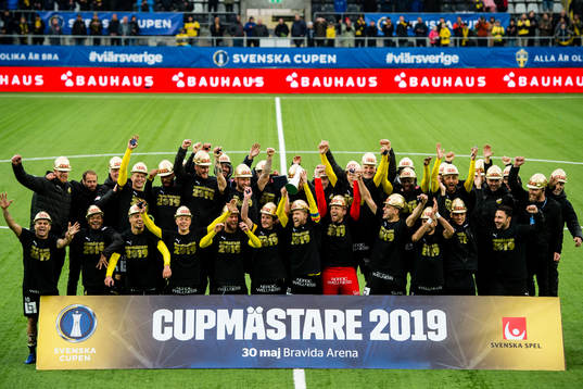Häckens spelare jublar