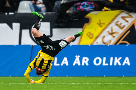 Häckens Alexander Faltsetas jublar