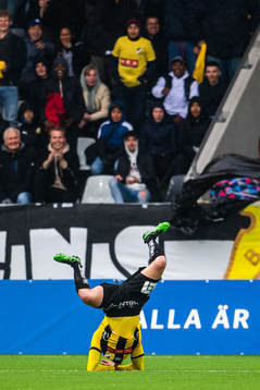 Häckens Alexander Faltsetas jublar