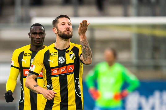 Häckens Joona Toivio jublar