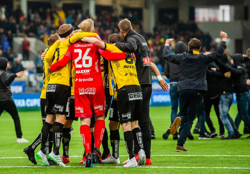 Häckens spelare jublar