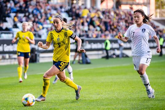 Kosovare Asllani of Sweden and Geummin Lee of South Korea