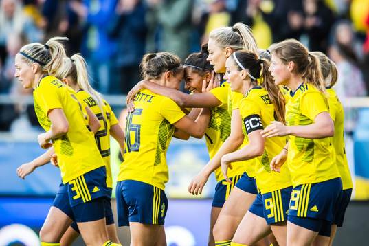 Julia Zigiotti Olme celebrate with Madelen Janogy