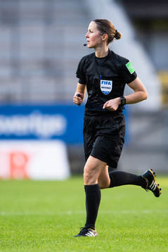 Referee Florence Guillemin