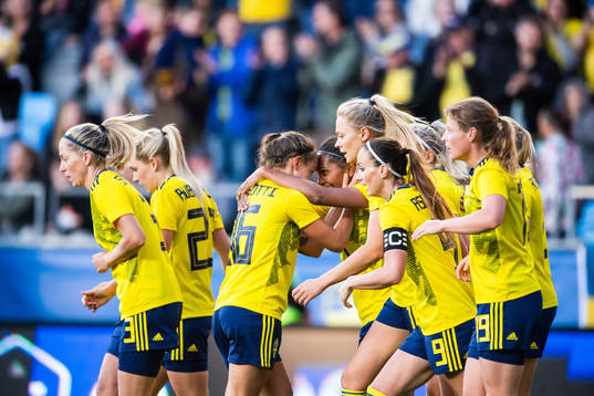 Julia Zigiotti Olme and Madelen Janogy celebrate