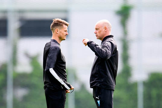 Markus Rosenberg i samtal med tränare Uwe Rösler