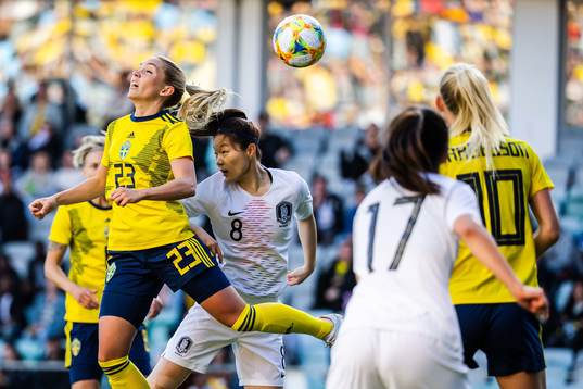Elin Rubensson of Sweden and So Hyun Cho of South Korea