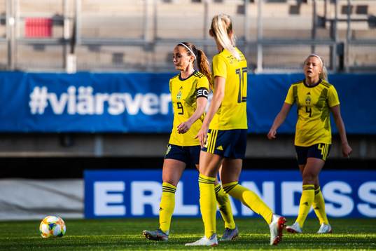 Kosovare Asllani, Sofia Jakobsson and Hanna Glas of Sweden