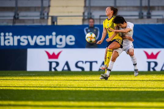 Julia Zigiotti Olme of Sweden and Eunmi Lee of South Korea