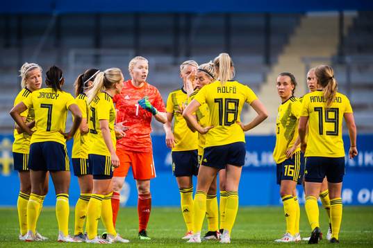 Madelen Janogy, Elin Rubensson, goalkeeper Hedvig Lindahl,