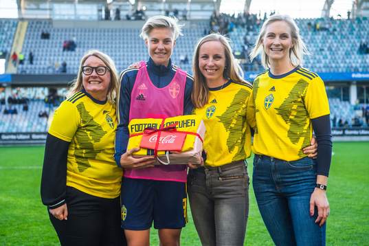 Lina Hurtig of Sweden receives Most valuable player