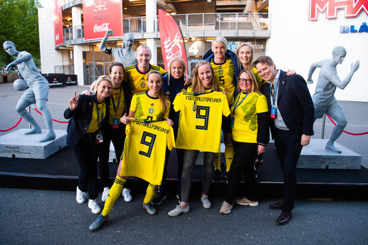 Goalkeeper Hedvig Lindahl , Kosovare Asllani , Caroline