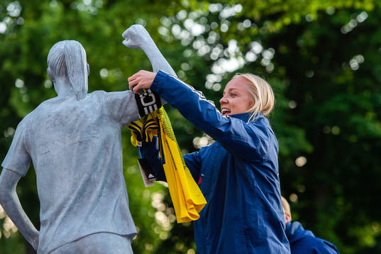Caroline Seger of Sweden removes the captain's armband of