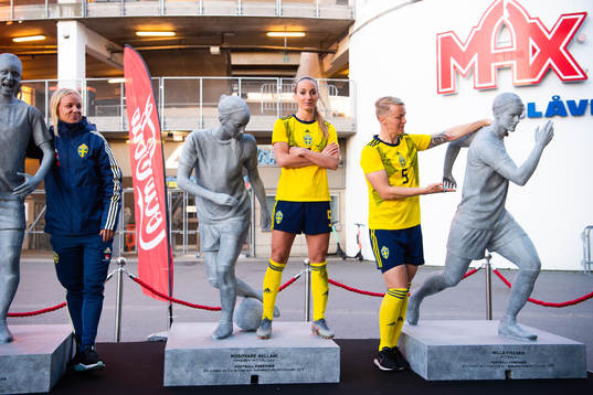 Caroline Seger, Kosovare Asllani and Nilla Fischer of