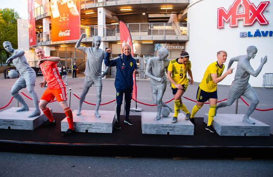 Goalkeeper Hedvig Lindahl, Caroline Seger , Kosovare
