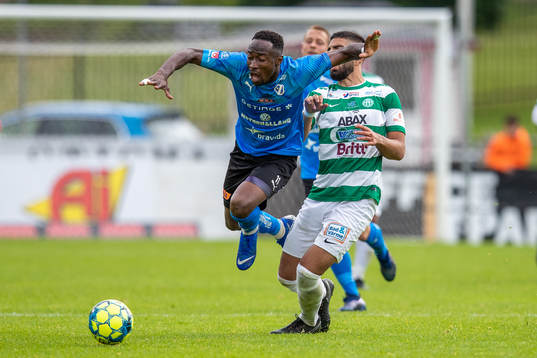 Halmstads Sadat Karim mot Västerås Sean Sabetkar