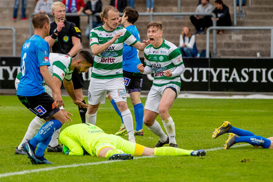 Västerås Simon Johansson och Calle Svensson  jublar